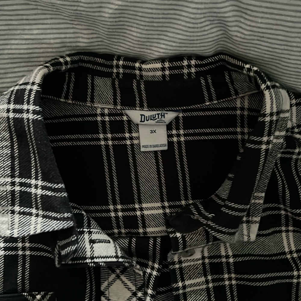 Duluth plus size 3x black & white flannel button down shirt